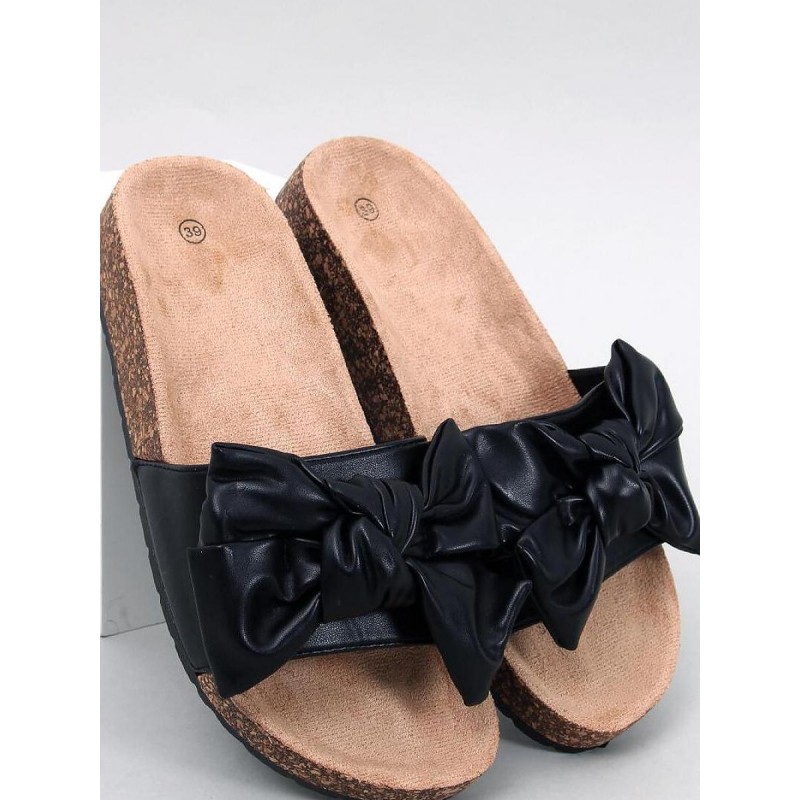 Clacquettes model 195619 Inello