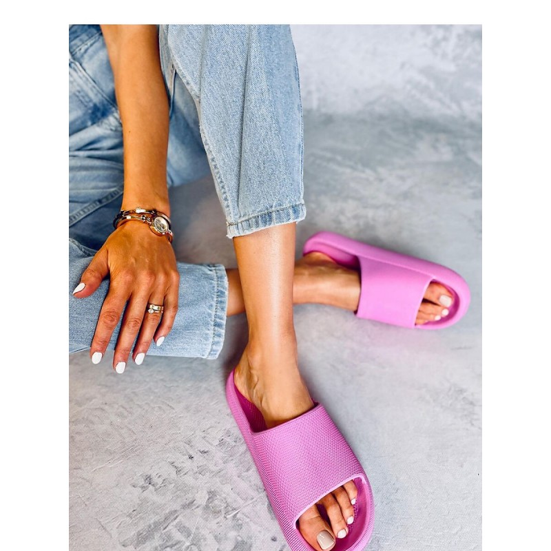 Clacquettes model 180434 Inello