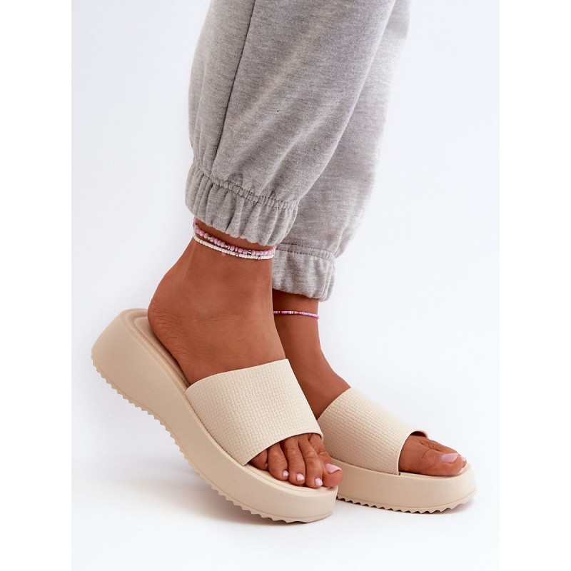 Clacquettes model 198444 Step in style
