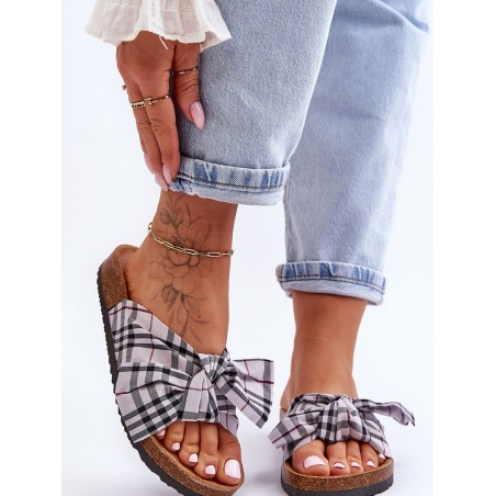Clacquettes model 182392 Step in style